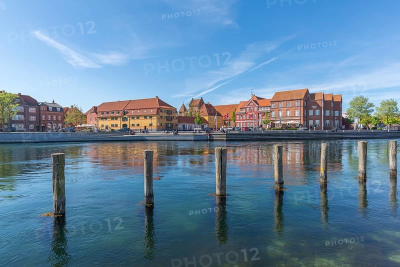 Small town of Kerteminde on the Great Belt, old town on the harbour basin, dolphins, Fyn, Fyn Island, Baltic Sea, Denmark, Europe