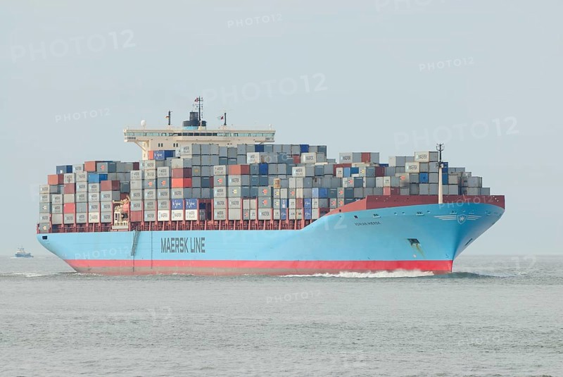 Container ship Adrian Maersk inbound on 29.07.2009 off Cuxhaven IMO number : 9260457 Ship name : ADRIAN MAERSK Call sign : OXLD2 Gross tonnage : 93496 Ship type : Container ship Year built : 2004 Flag : Denmark Status of the ship : In service Last updated : 2009 05 26
