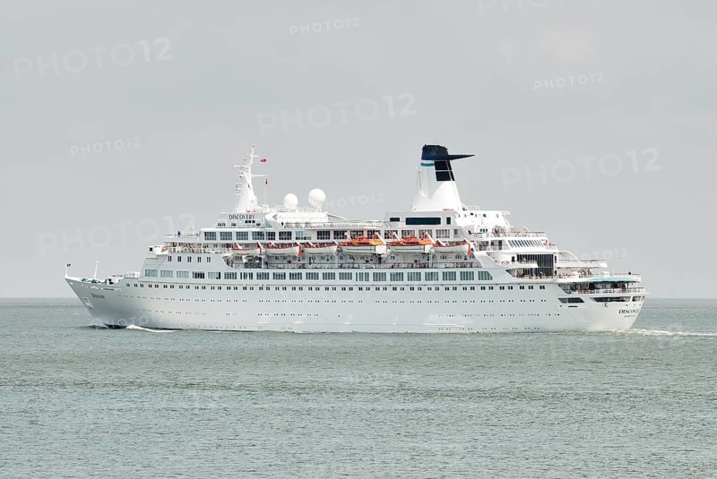 Cruise ship Discovery sailing on 18.07.2009 off Cuxhaven IMO number : 7108514 Name of vessel : DISCOVERY Call sign : ZCDG2 Gross tonnage : 20216 Type of vessel : Passenger ship (cruise liner) Year built : 1971 Flag : Bermuda Status of vessel : In Service Last updated : 2006 11 20