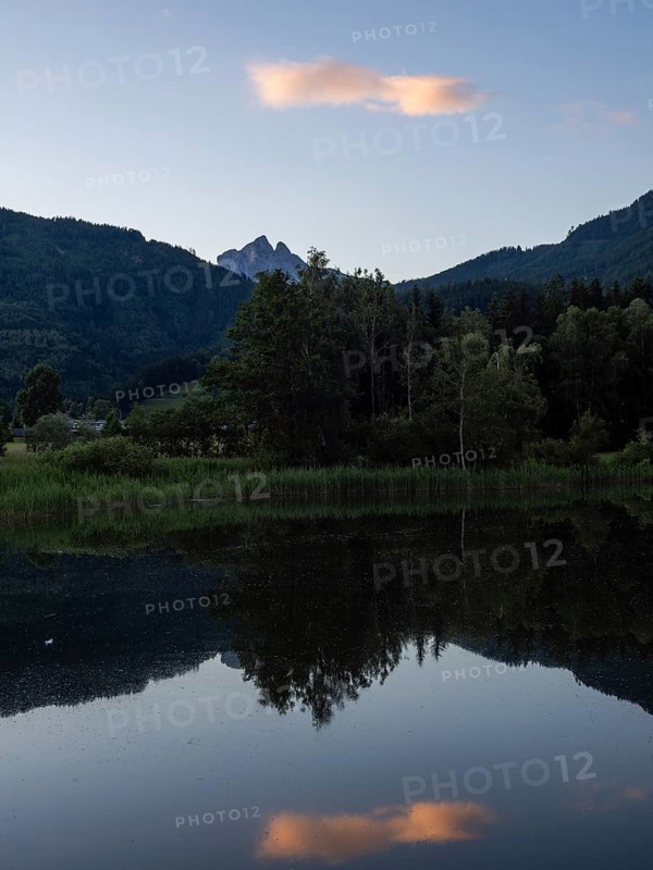 Evening clouds reflected in the lake, mountain peak of Admonter Reichenstein in the background, Gaishorner See, Gaishorn am See, Paltental, Styria, Austria, Europe