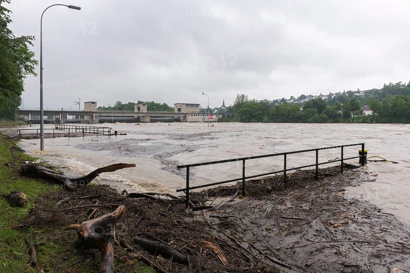Symbolic image Extreme weather, global warming, climate change Flood, alluvial wood, footbridge, barrage on the Neckar river, Aldingen, Baden-Württemberg, Germany, Europe
