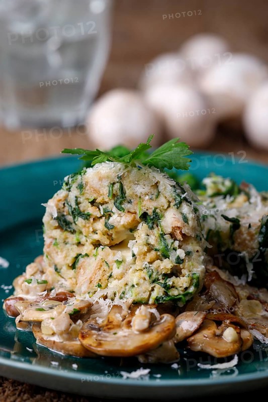 Filled dumplings with mushroom sauce