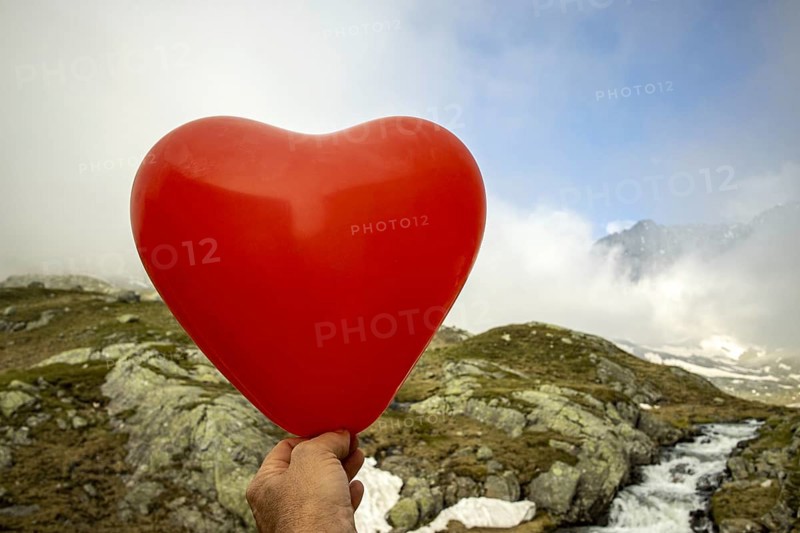 Balloon heart in the Alps