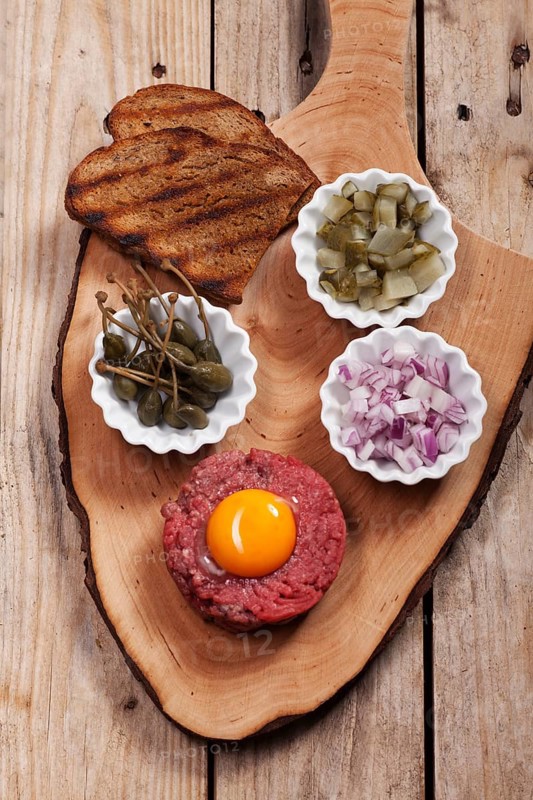 Steak tartare with decoration