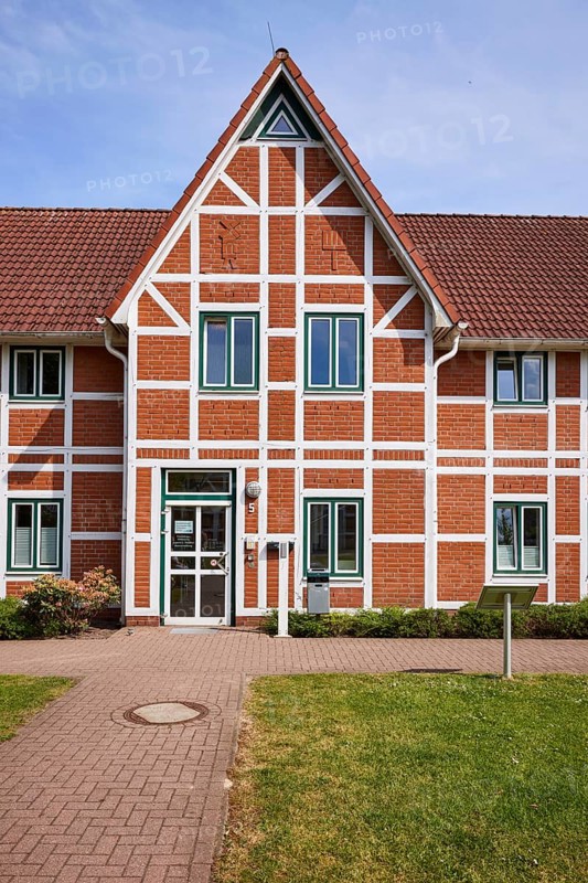 Municipal administration with refugee support, office for youth and social affairs and building administration in the Altländer half-timbered house in Jork, Altes Land, district of Stade, Lower Saxony, Germany, Europe