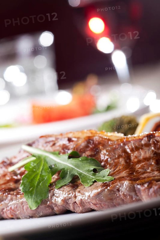 Grilled entrecôte with rocket salad
