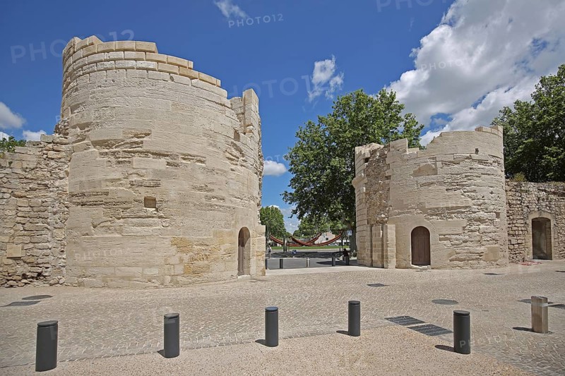 Porte de la Cavalerie built in 1528, Middle Ages, historic twin towers, city gate, defence towers, city fortifications, Arles, Bouches-du-Rhône, Camargue, Provence, France, Europe