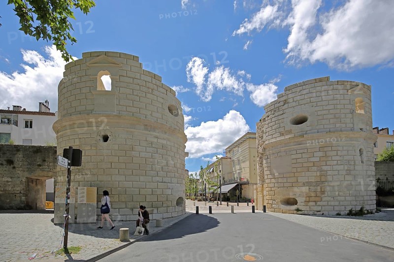 Porte de la Cavalerie built in 1528, Middle Ages, historic twin towers, city gate, defence towers, city fortifications, Arles, Bouches-du-Rhône, Camargue, Provence, France, Europe