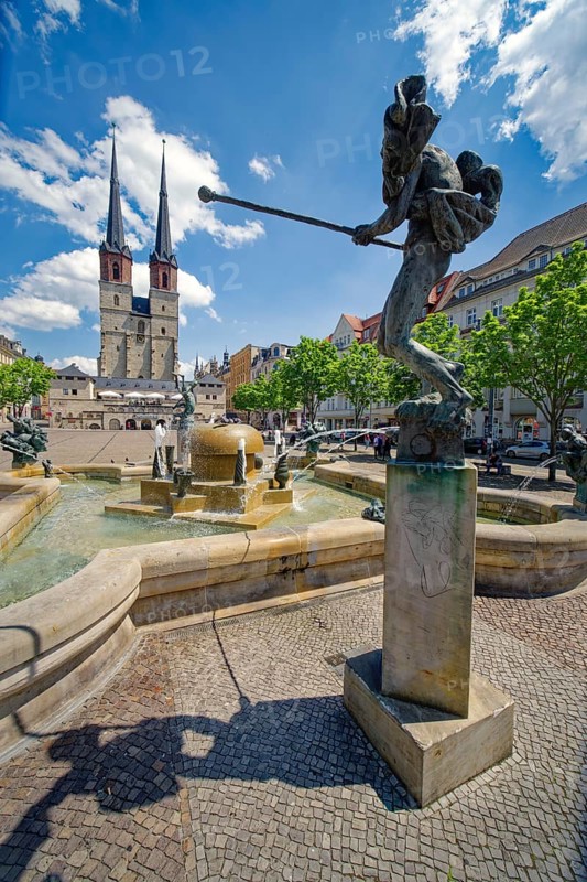 Gobel Fountain by sculptor Bernd Gobel and Marktkirche Unser Lieben Frauen, Hallmarkt, Halle an der Saale, Saxony-Anhalt, Germany, Europe