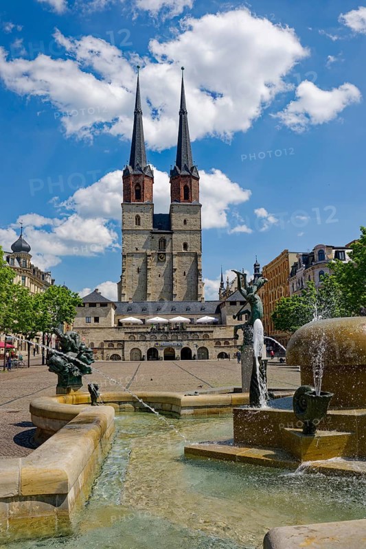 Gobel Fountain by sculptor Bernd Gobel and Marktkirche Unser Lieben Frauen, Hallmarkt, Halle an der Saale, Saxony-Anhalt, Germany, Europe