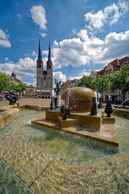 Gobel Fountain by sculptor Bernd Gobel and Marktkirche Unser Lieben Frauen, Hallmarkt, Halle an der Saale, Saxony-Anhalt, Germany, Europe