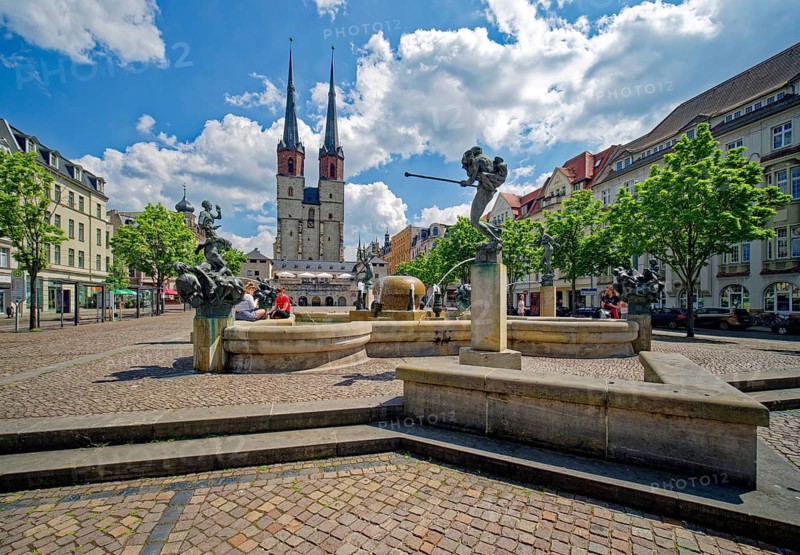 Gobel Fountain by sculptor Bernd Gobel and Marktkirche Unser Lieben Frauen, Hallmarkt, Halle an der Saale, Saxony-Anhalt, Germany, Europe