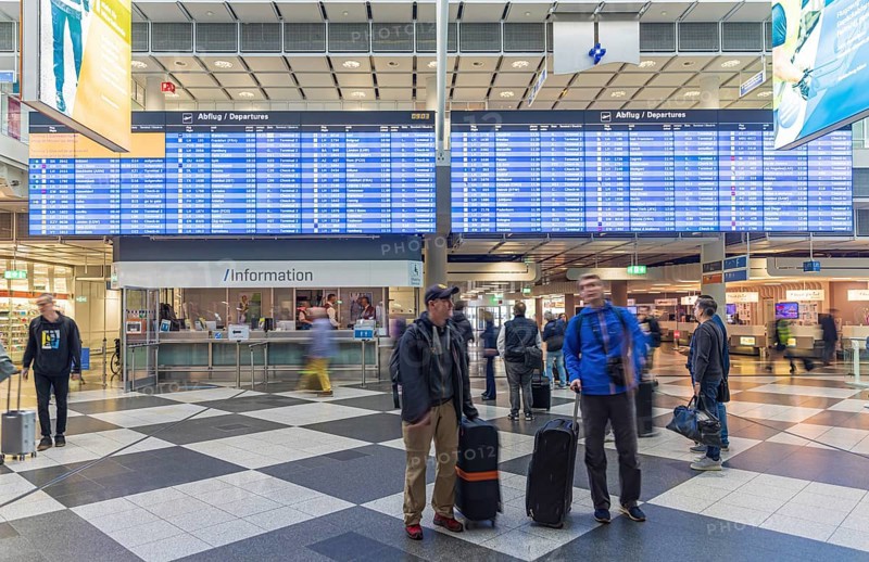 Interior view of the departure panel between Terminal 1 and Terminal 2 of Munich Airport