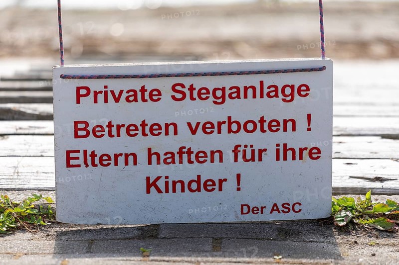 No trespassing sign, South harbour, Kappeln, Schlei, Schleswig-Holstein, Germany, Europe
