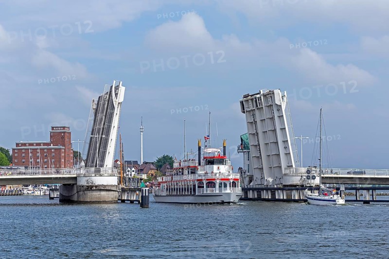 Open bascule bridge, excursion boat Schlei Princess, Kappeln, Schlei, Schleswig-Holstein, Germany, Europe