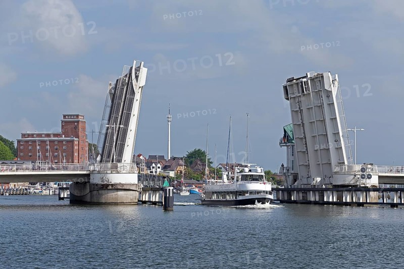 Open bascule bridge, excursion boat, Kappeln, Schlei, Schleswig-Holstein, Germany, Europe