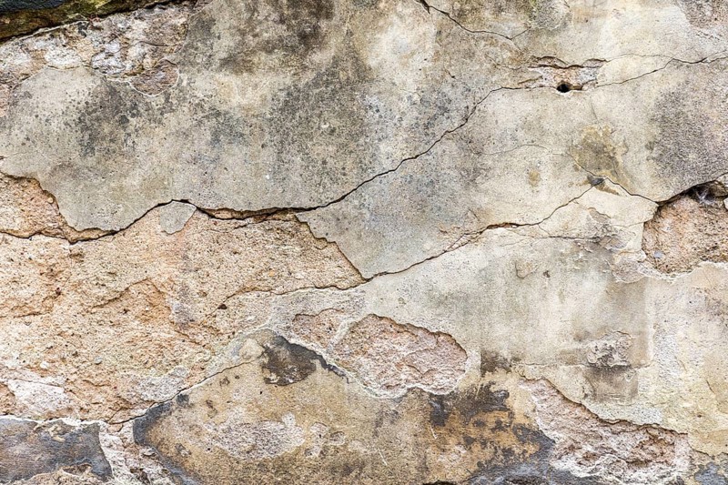 Grunge wall with fissures and plaster peeling of