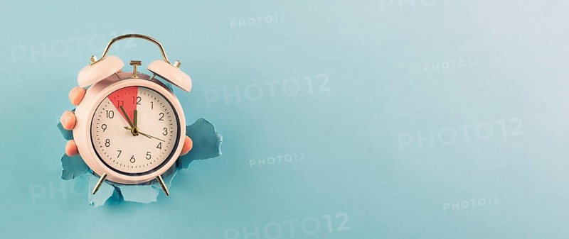 Alarm clock, time is running out, reminder and planning, finish a deadline, timetable and stress, countdown