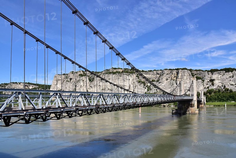 The Pont du Robinet bridge over the River Rhône connects Viviers, in the Département of Ardèche, and Donzère, in the Département of Drôme, in the Auvergne-Rhône-Alpes region, France, Europe
