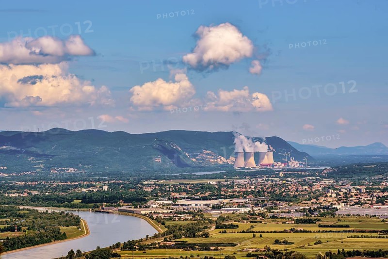 Cooling towers of the nuclear power plant in Cruas, in the Département Ardèche, in the Auvergne-Rhône-Alpes region, France, Europe