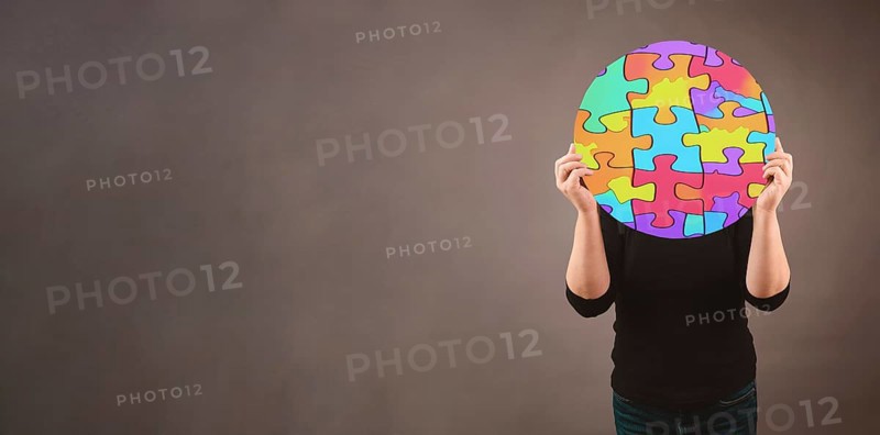 Alzheimer awareness day, dementia diagnosis, ParkinsonÂ´s disease, memory loss disorder, brain with puzzle or jigsaw pieces