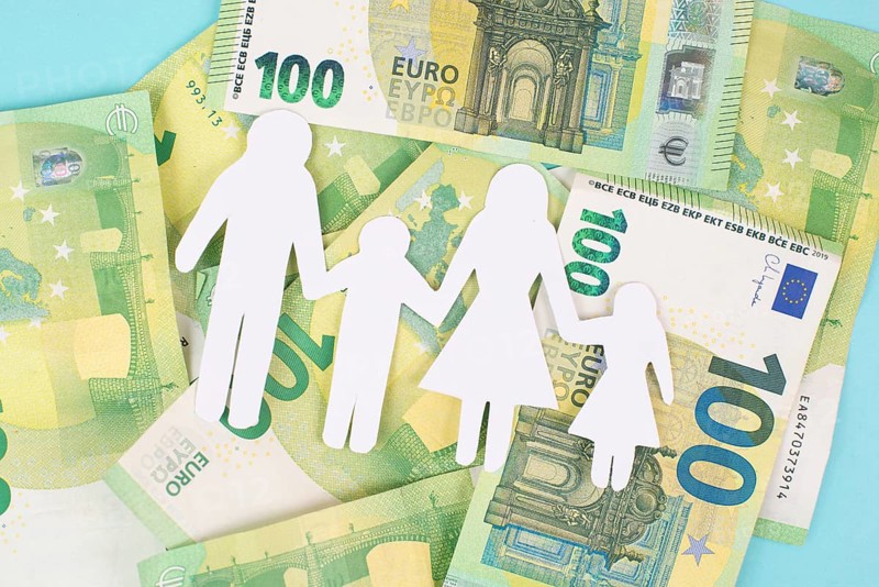 Basic child benefit, family and money, Euro banknotes, new regulation against poverty in Germany, social issue