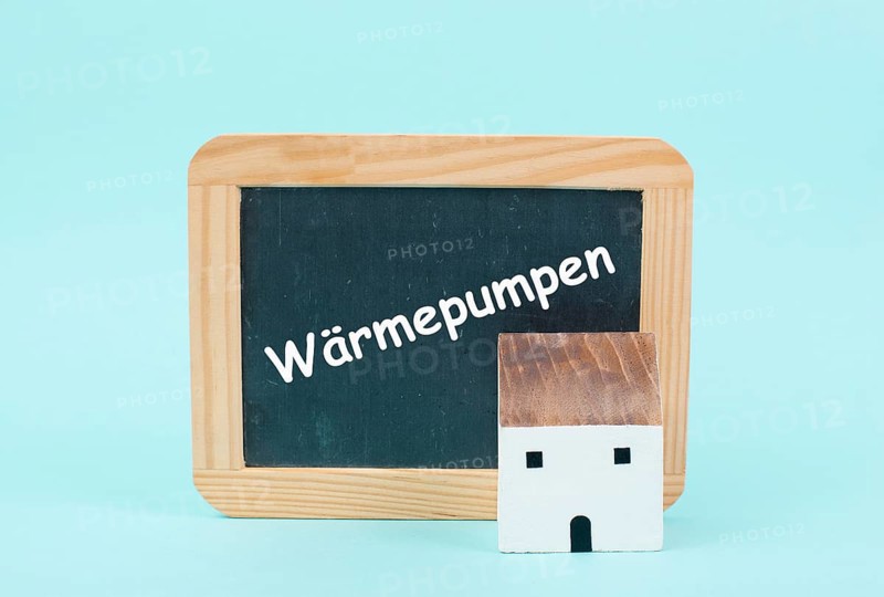 Heat pumps, german language, new building energy act, climate protection policy to reduce co2 emission, renovation house