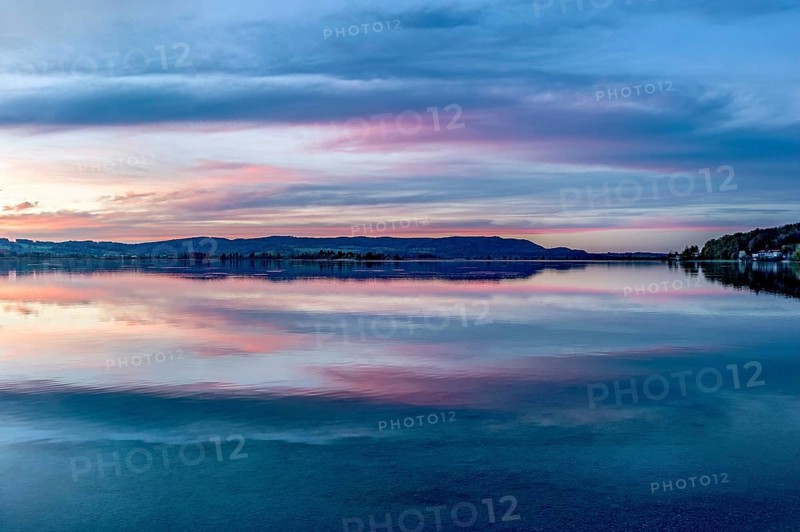 Lake Kochel with reflection of sun and clouds at sunset, calm water, Kochel am See, Bavarian Prealps, Alps, Upper Bavaria, Bavaria, Germany, Europe