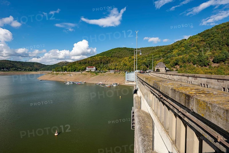 The Edersee, near Waldeck, the third largest reservoir in Germany, currently has only just under 13% of its normal level, the lake was last full in May 2022, dried out due to lack of rain, dam wall, the water level is a good 25 metres below the normal level, Hesse, Germany, Europe