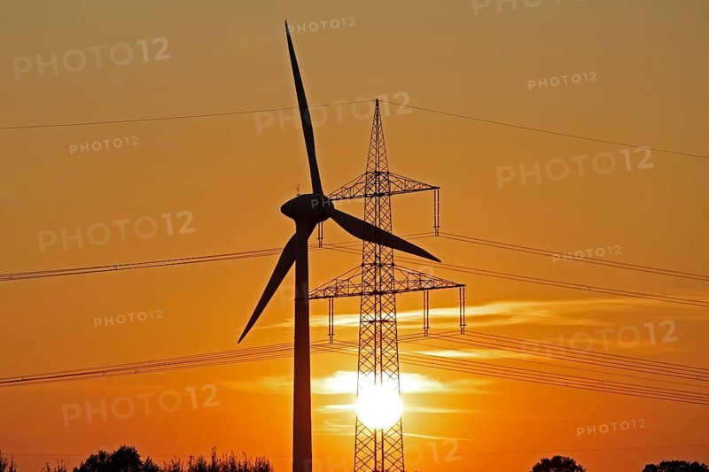 Sunset, wind power station, high-voltage pylon, Melbeck, Ilmenau joint municipality, Lower Saxony, GermanyMelbeck, Ilmenau joint municipality, Lower Saxony, Germany, Europe