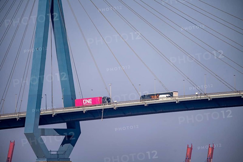 The Köhlbrand Bridge in the port of Hamburg, spans the 325 m wide Köhlbrand, an arm of the Süderelbe, the bridge is over 3600 metres long, 53 metres above the water, piers 135 m high, more than 30, 000 vehicles use the B3 bridge daily, important connection to the port, it is dilapidated, is to be rebuilt, Hamburg, Germany, Europe