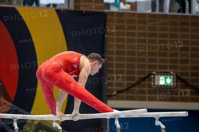 Olympic qualification in apparatus gymnastics in Rüsselsheim Picture: Andreas Toba on parallel bars