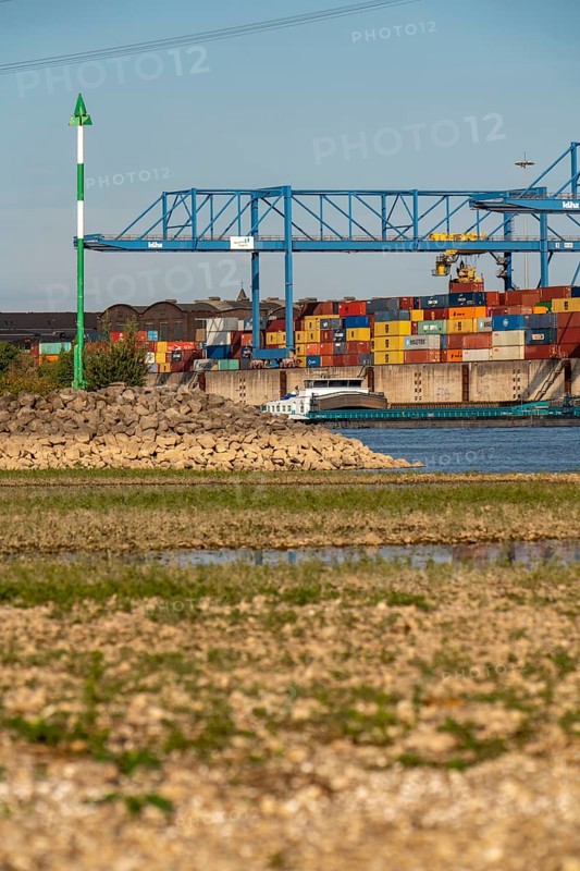 Container handling centre, Gateway West Terminal, Logport 2, cargo ship on the Rhine, at extremely low water, Duisburg, North Rhine-Westphalia, Germany, Europe