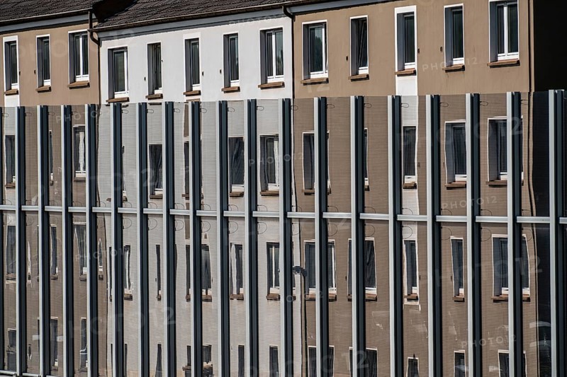 The A40 motorway, Ruhrschnellweg, in Essen, residential buildings directly on the motorway, glass noise barriers, Dorstfelder Strasse, at the Essen-Kray exit, North Rhine-Westphalia, Germany, Europe