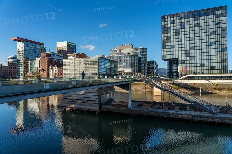 Media Harbour, Düsseldorf, old and modern architecture in the former harbour, a mixture of offices, companies, hotels, restaurants, trendy district, nightlife district, galleries, marina. Düsseldorf, Rhineland, North Rhine-Westphalia, Germany, Europe