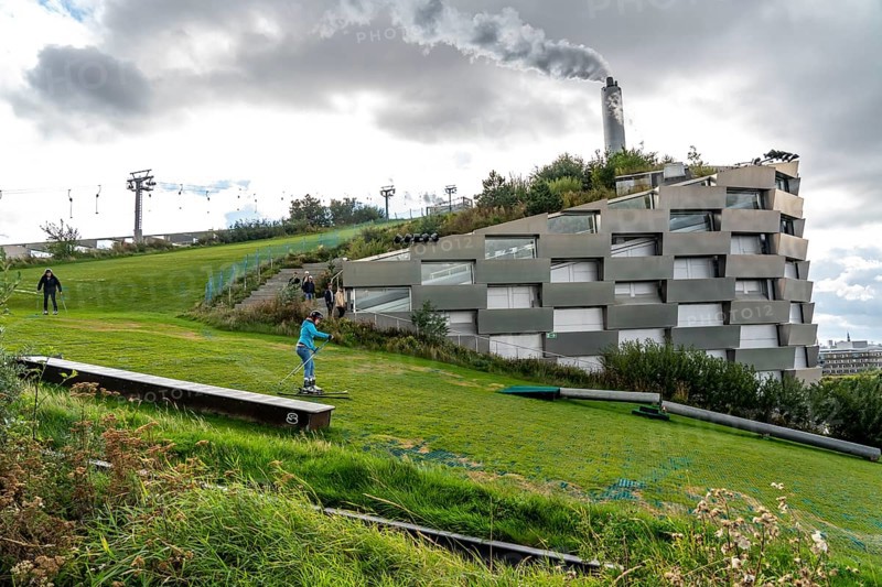 CopenHill, waste incineration plant and artificial ski slope, skiing with a view of the ski lift, 90 metres high and 400 metres long slope on artificial turf, Copenhagen, Denmark, Europe