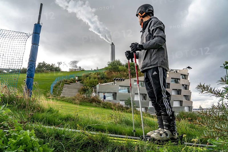 CopenHill, waste incineration plant and artificial ski slope, skiing with a view of the ski lift, 90 metres high and 400 metres long slope on artificial turf, Copenhagen, Denmark, Europe