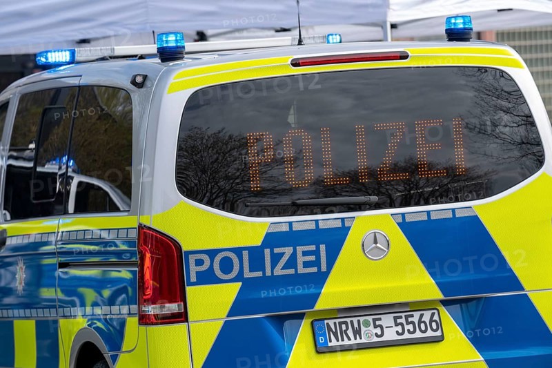 Police car, motorway police, Mercedes Benz Vito, with special warning technology, LED strip lights, lettering and graphics and to warn or inform motorists