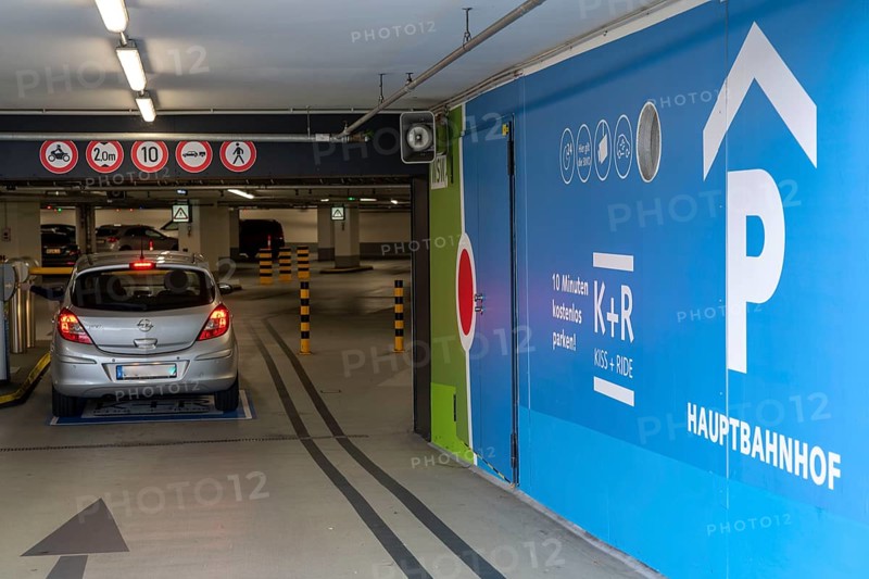 Car park at the main station, entrance for the Kiss and Ride car park, 10 minutes free parking, to see off passengers, Wuppertal, North Rhine-Westphalia, Germany, Europe