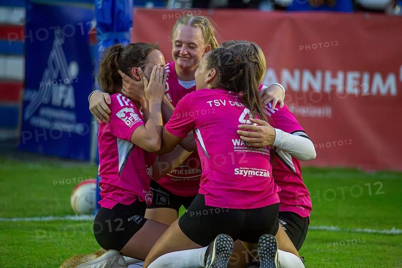Fistball (woman) : TSV Dennach against TV Jahn Schneverdingen (IFA 2024 Fistball World Tour Finals Mannheim, Final) . Great joy among the Dennach players after the hard-fought victory