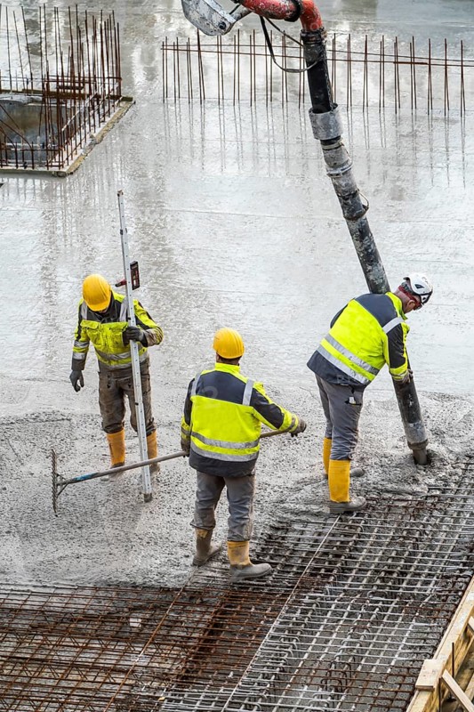 Construction site, concreting, floor, ceiling for a building is concreted, the concrete is pumped onto the reinforced concrete mats
