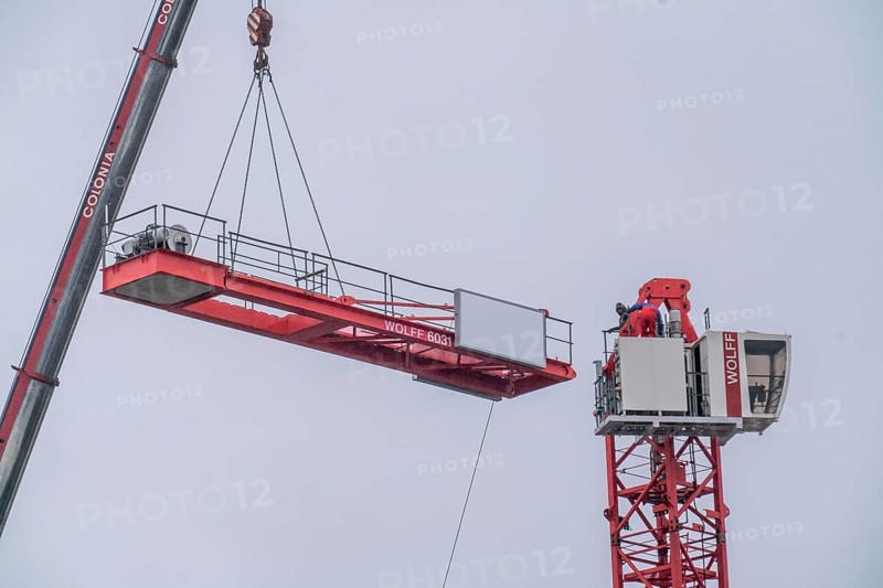 Dismantling of a large construction crane, on a large construction site, housing construction, shell construction is completed, Essen, North Rhine-Westphalia, Germany, Europe