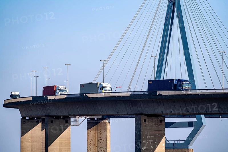The Köhlbrand Bridge in the port of Hamburg, spans the 325 m wide Köhlbrand, an arm of the Süderelbe, the bridge is over 3600 metres long, 53 metres above the water, piers 135 m high, more than 30, 000 vehicles use the B3 bridge daily, important connection to the port, it is dilapidated, is to be rebuilt, Hamburg, Germany, Europe