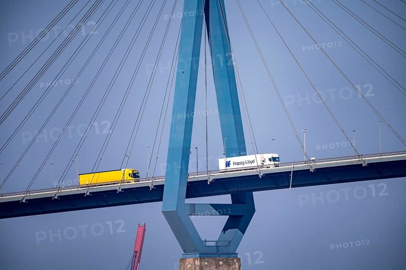 The Köhlbrand Bridge in the port of Hamburg, spans the 325 m wide Köhlbrand, an arm of the Süderelbe, the bridge is over 3600 metres long, 53 metres above the water, piers 135 m high, more than 30, 000 vehicles use the B3 bridge daily, important connection to the port, it is dilapidated, is to be rebuilt, Hamburg, Germany, Europe