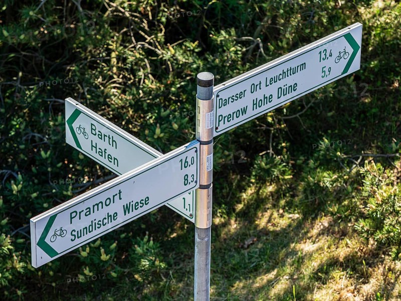 Signpost of bicycle path, directions to Prerow, Pramort, Barth, Baltic Sea, peninsula of Fischland-Darss-Zingst, Zingst, Mecklenburg-Vorpommern, Germany, Europe