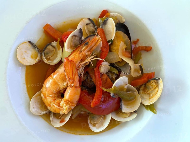Portuguese fish stew Cataplana Algarvia on a plate, mussels, prawns, food, Algarve, Portugal, Europe