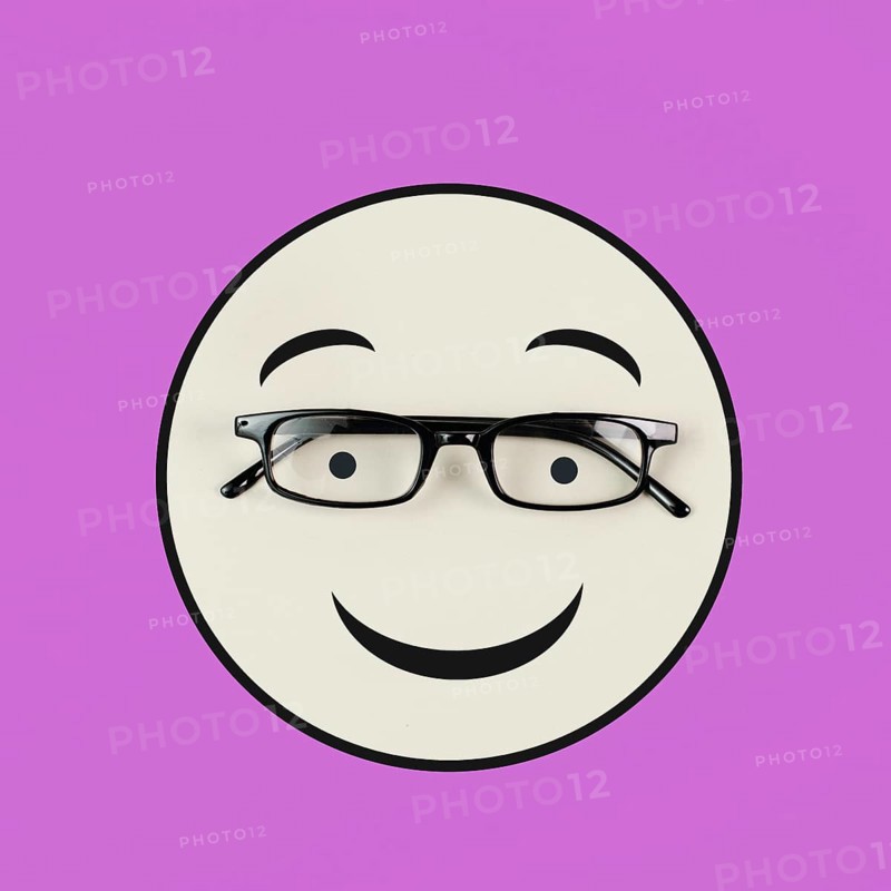 Head with a smiling face and eyeglasses, mental health concept, positive mindset, support and evaluation symbol