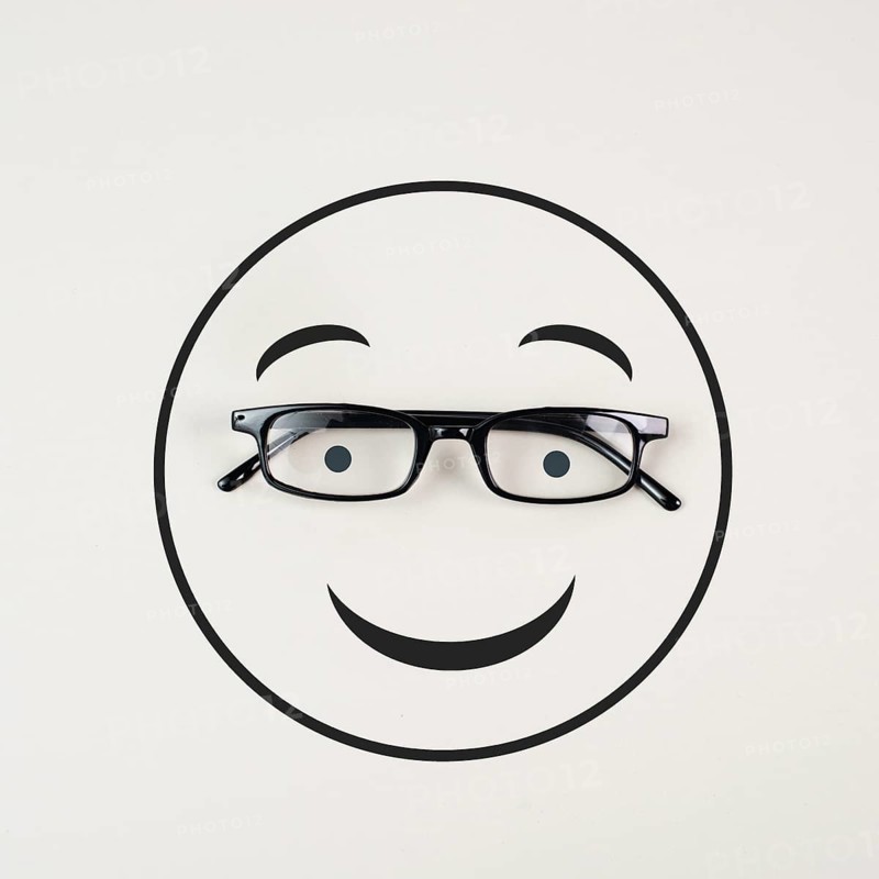 Head with a smiling face and eyeglasses, mental health concept, positive mindset, support and evaluation symbol