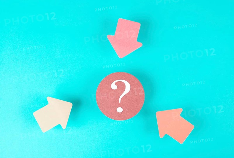 Arrows pointing to a question mark in the middle looking for an answer, searching for knowledge, problem solving, business and education concept