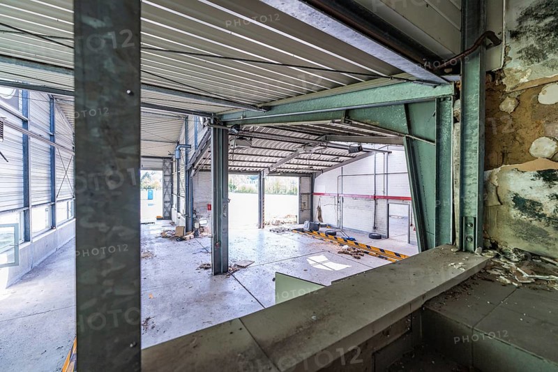 Large interior of a commercial hall with lots of light and a metal structure, demolition site, Saarbrücken, Germany, Europe